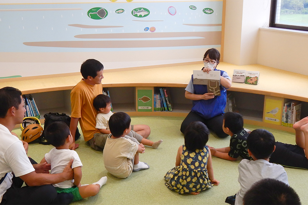 ちびっこ集まれ！ おはなし会「あな」