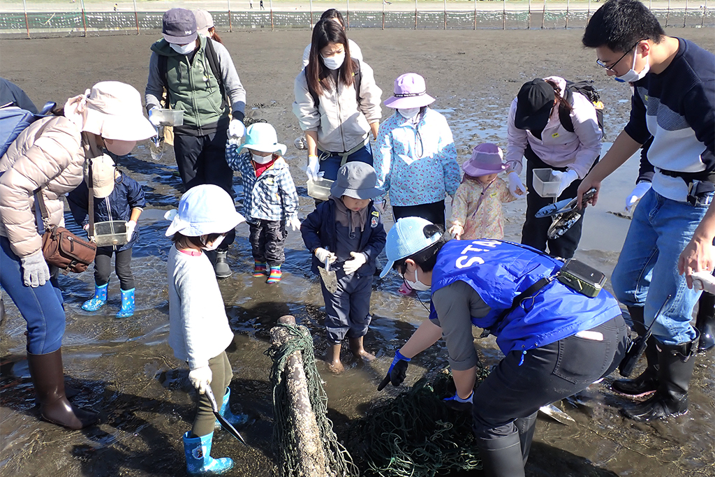 ちびっこ集まれ！ 探検隊「干潟の生きものを探そう」